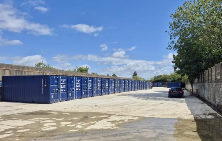 Discount Storage facility containers